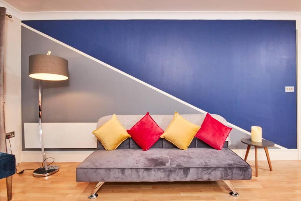 Luxury 2 Bed Apartment Central Location Sleeps 5 コヴェントリー エクステリア 写真