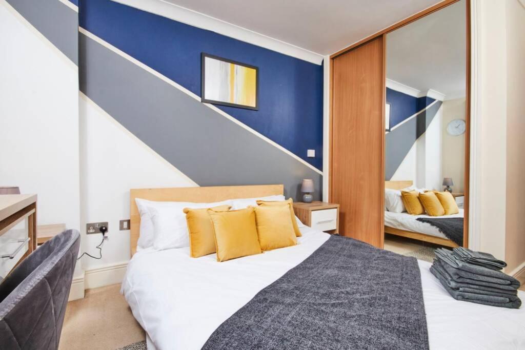 Luxury 2 Bed Apartment Central Location Sleeps 5 コヴェントリー エクステリア 写真